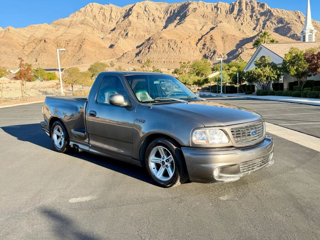 2004 Ford F-150 SVT Lightning 2 Dr Supercharged Standard Cab Stepside SB