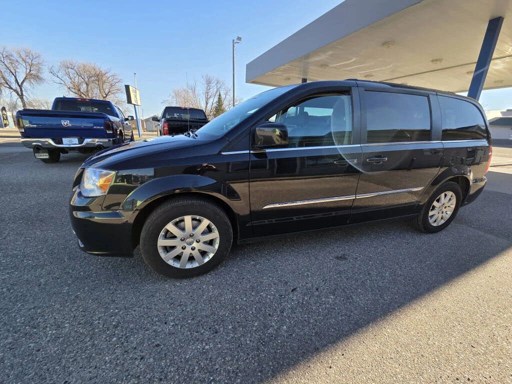 2016 Chrysler Town & Country Touring FWD