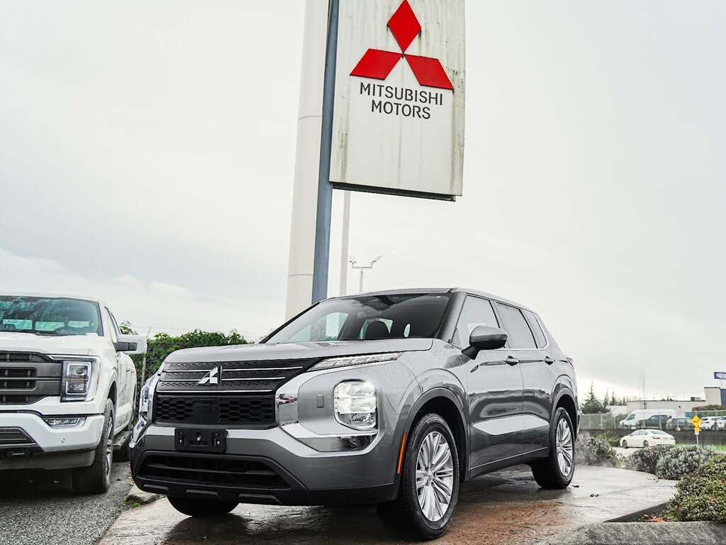 2024 Mitsubishi Outlander ES S-AWC