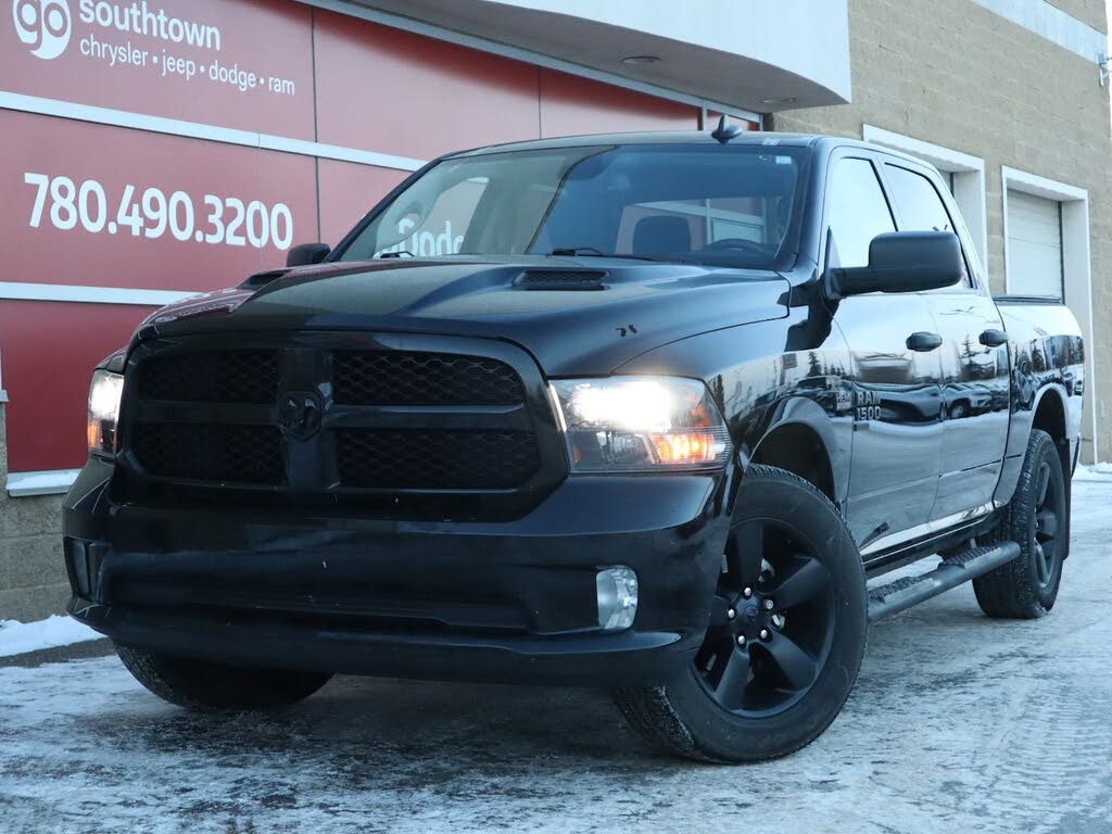 RAM 1500 Classic Express Crew Cab 4WD 2022