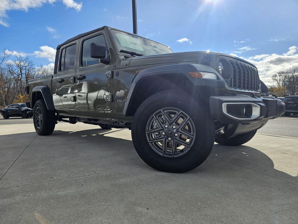 2025 Jeep Gladiator Sport S Crew Cab 4WD