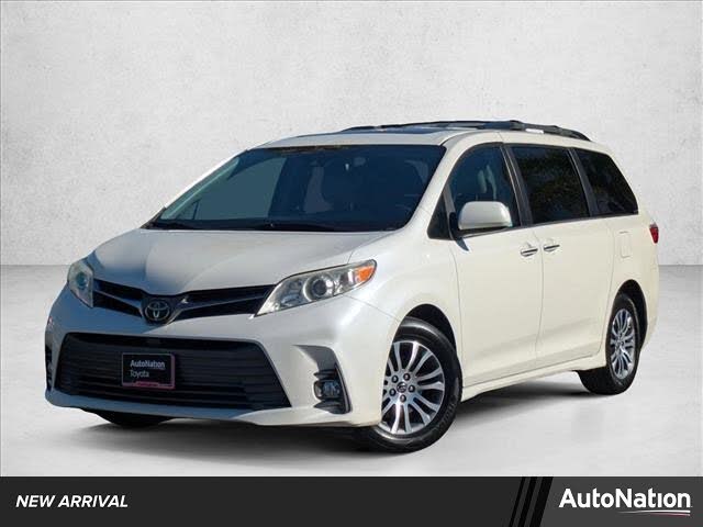 2018 Toyota Sienna XLE 7-Passenger FWD with Auto-Access Seat