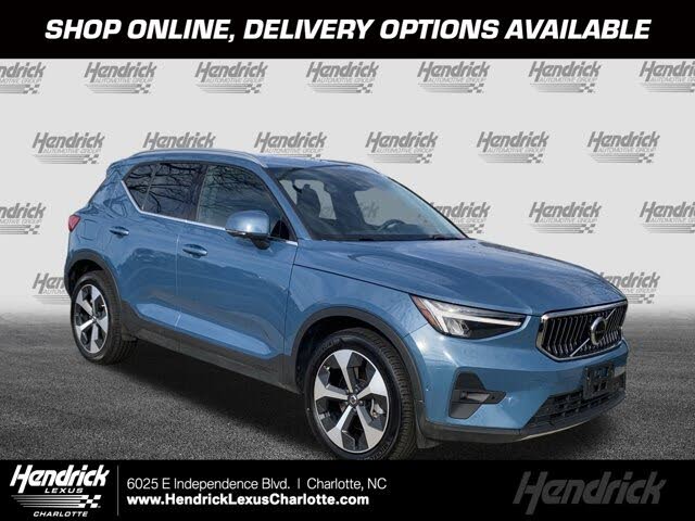 2025 Volvo XC40 B5 Plus Bright Theme AWD