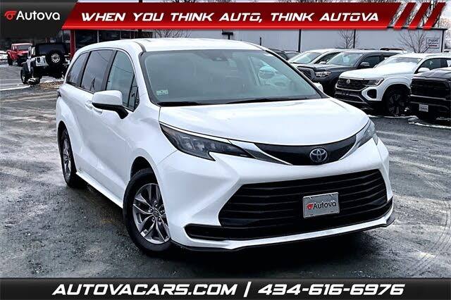 2024 Toyota Sienna LE 8-Passenger FWD