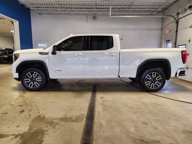 2025 GMC Sierra 1500 AT4 Crew Cab 4WD