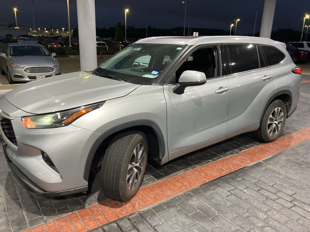 2022 Toyota Highlander XLE FWD