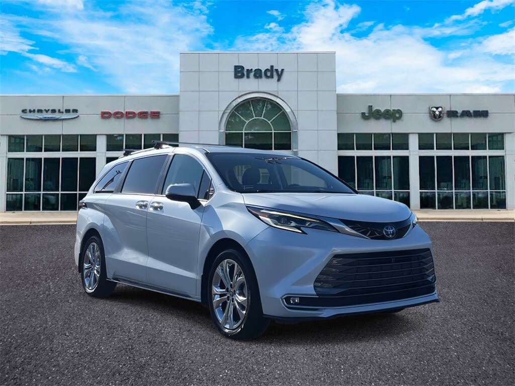 2022 Toyota Sienna Platinum 7-Passenger FWD