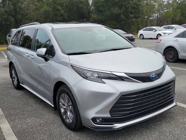 2025 Toyota Sienna XLE 7-Passenger FWD