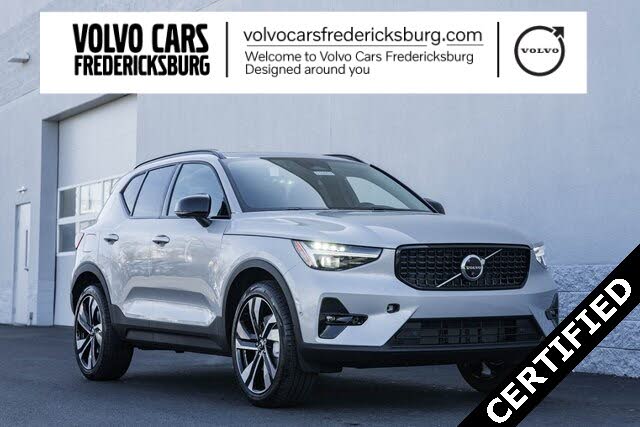 2025 Volvo XC40 B5 Ultra Dark Theme AWD