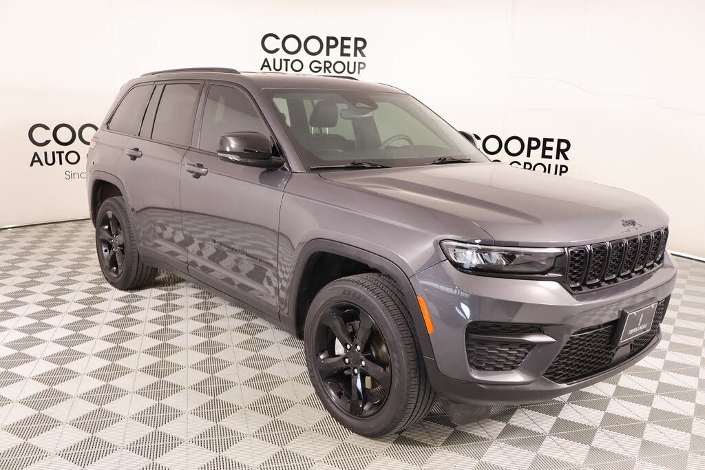 2023 Jeep Grand Cherokee Altitude 4WD