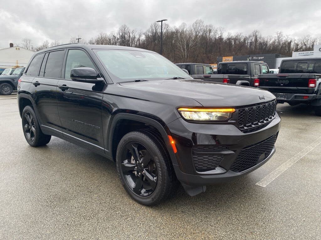 2023 Jeep Grand Cherokee Altitude 4WD