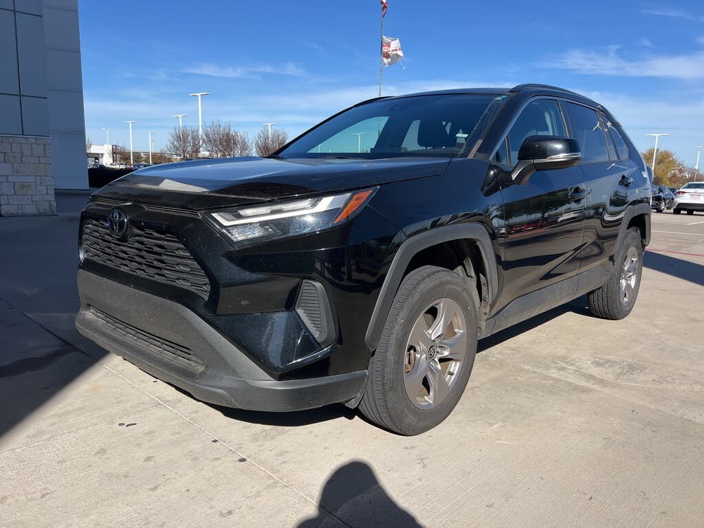 2023 Toyota RAV4 XLE FWD