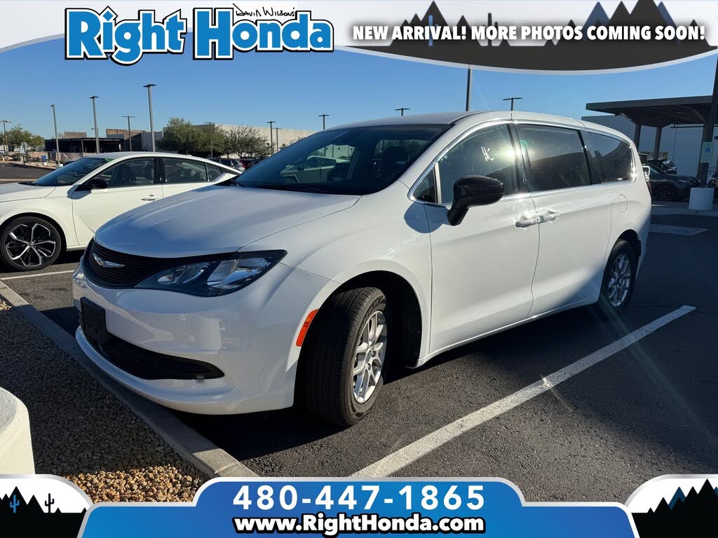 2024 Chrysler Voyager LX FWD