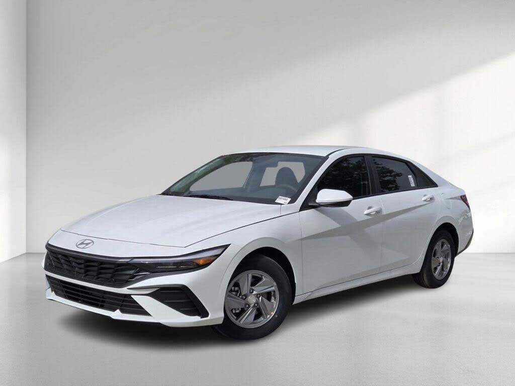 2025 Hyundai Elantra SE FWD