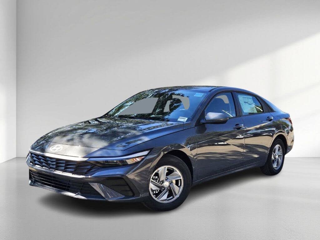 2025 Hyundai Elantra SE FWD
