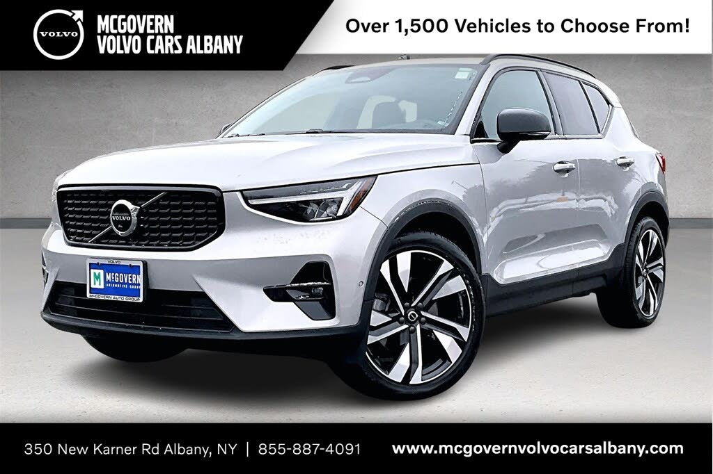 2023 Volvo XC40 B5 Plus Dark Theme AWD
