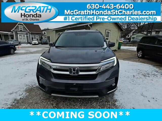 2020 Honda Pilot Touring AWD with Rear Captain's Chairs