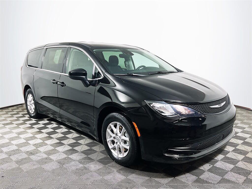 2024 Chrysler Voyager LX FWD