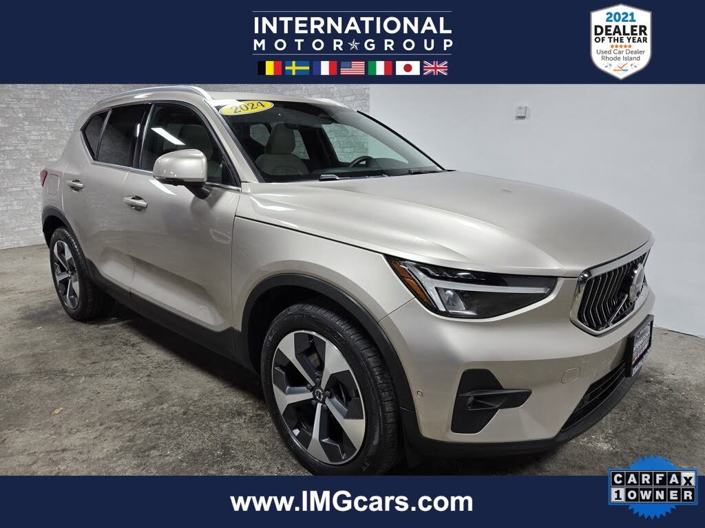 2024 Volvo XC40 B5 Plus Bright Theme AWD