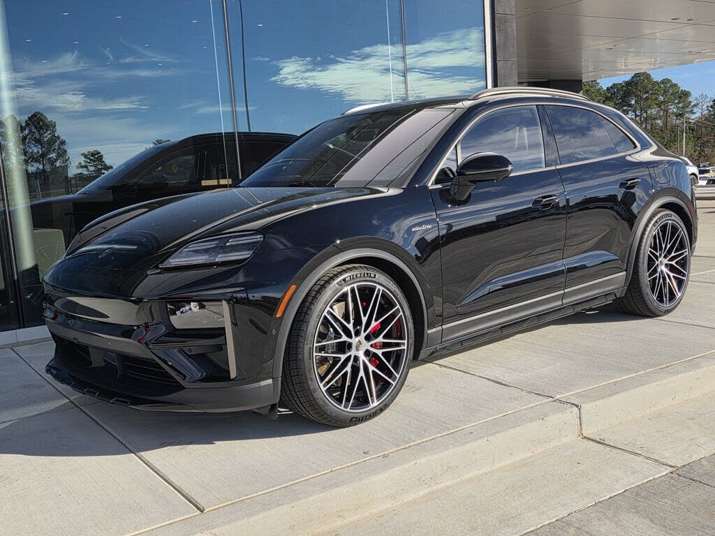 2025 Porsche Macan AWD