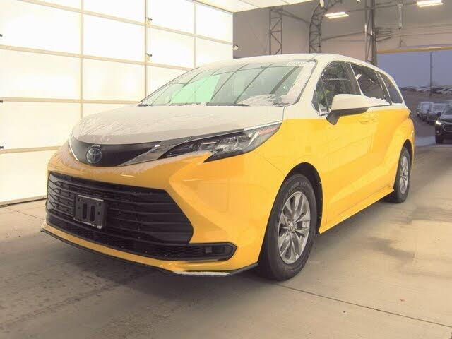 2022 Toyota Sienna LE 8-Passenger FWD