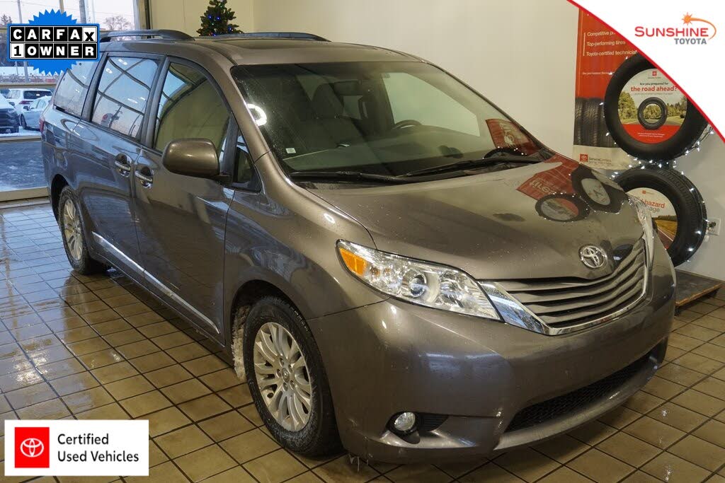 2017 Toyota Sienna XLE 7-Passenger Auto Access Seat FWD