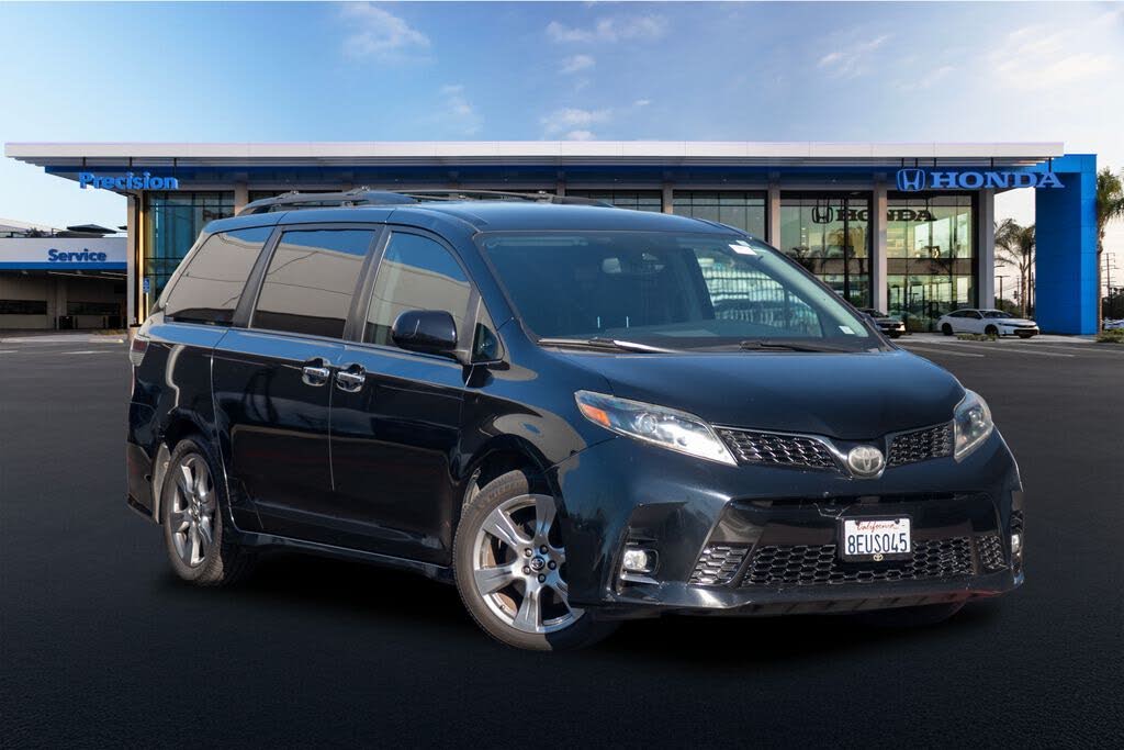2018 Toyota Sienna SE 8-Passenger FWD