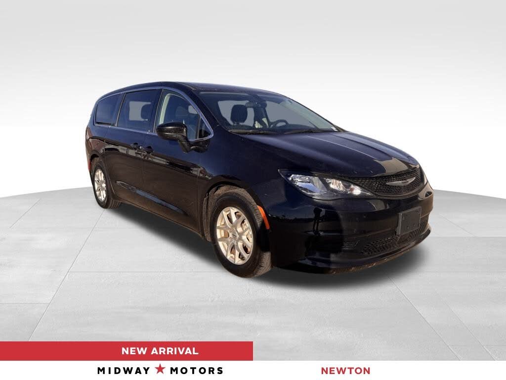 2022 Chrysler Voyager LX FWD