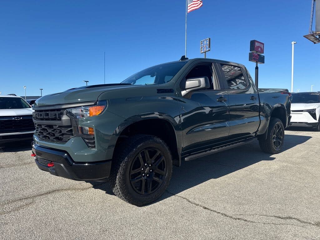 2026 Chevrolet Silverado 1500 Custom Trail Boss Crew Cab 4WD