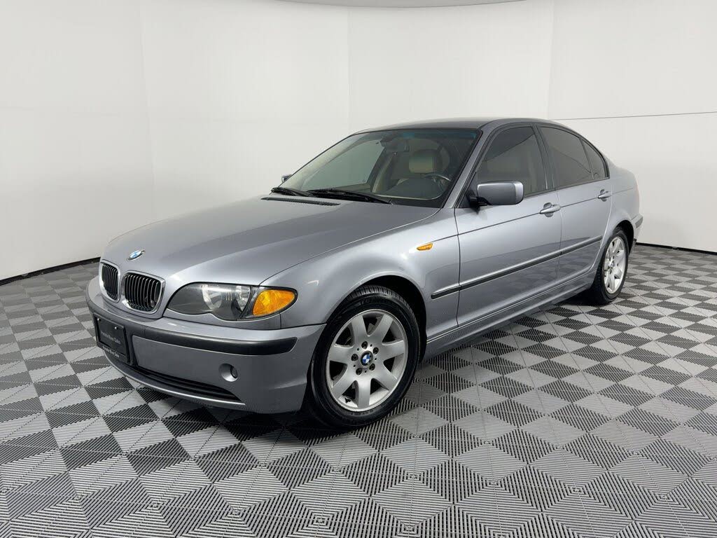 2004 BMW 3 Series 325i Sedan RWD