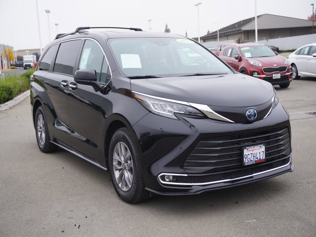 2022 Toyota Sienna XLE 7-Passenger FWD