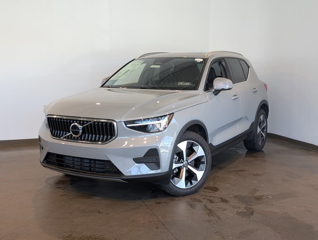 2025 Volvo XC40 B5 Core Bright Theme AWD