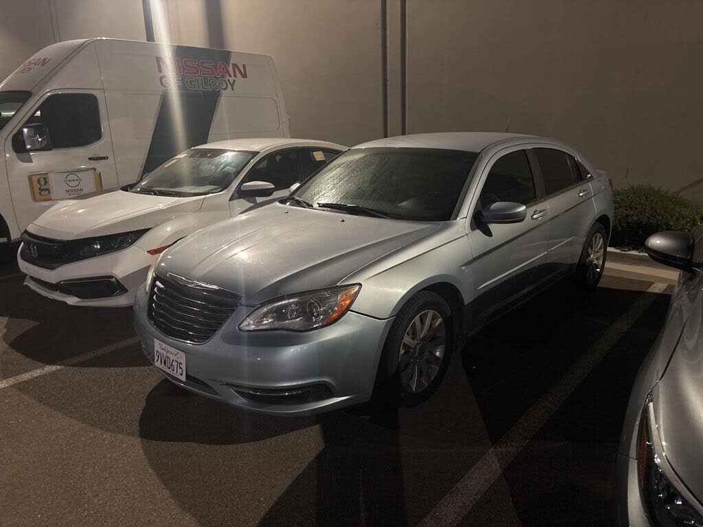 2012 Chrysler 200 Touring Sedan FWD