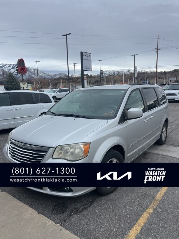 2012 Chrysler Town & Country Touring FWD