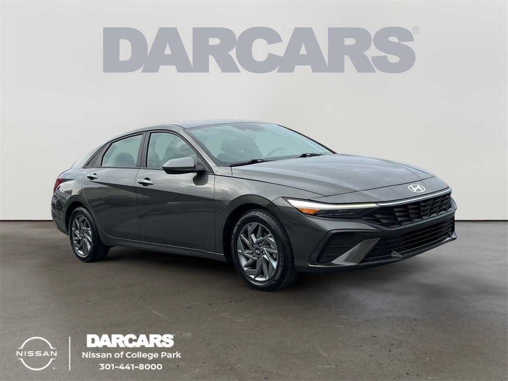 2024 Hyundai Elantra SEL FWD