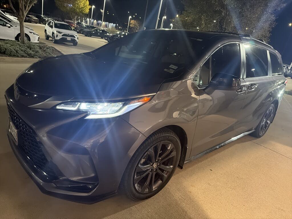 2022 Toyota Sienna XSE 7-Passenger FWD