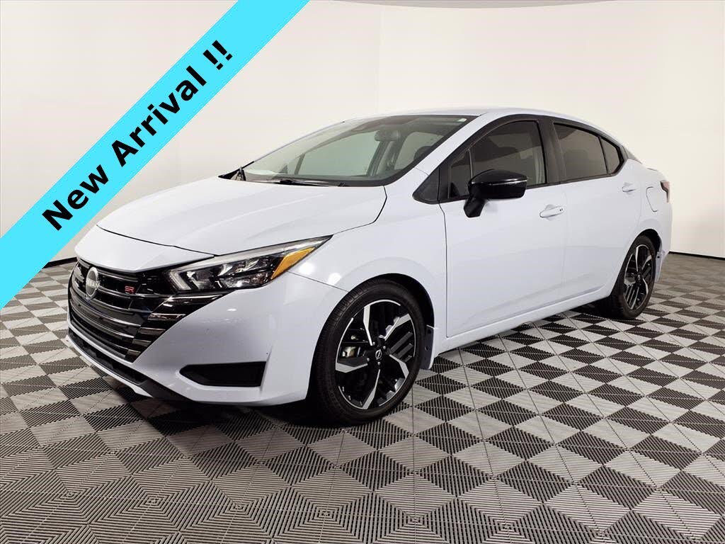2023 Nissan Versa SR FWD