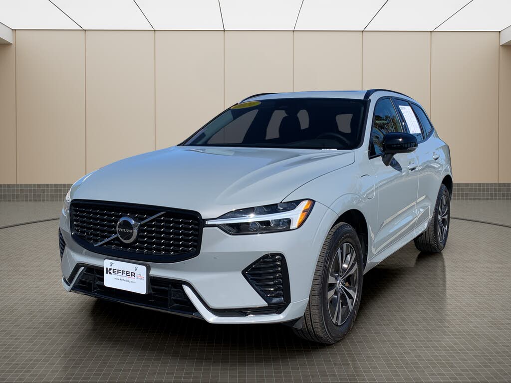 2024 Volvo XC60 Recharge T8 Core Dark Theme eAWD