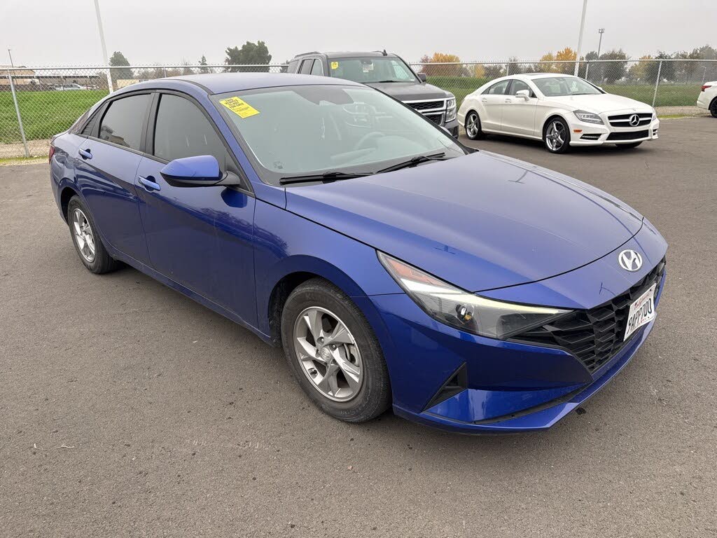 2022 Hyundai Elantra SE FWD