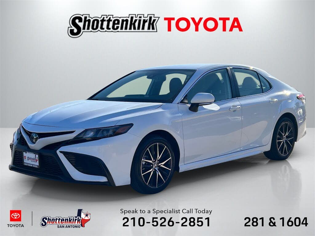 2024 Toyota Camry SE FWD