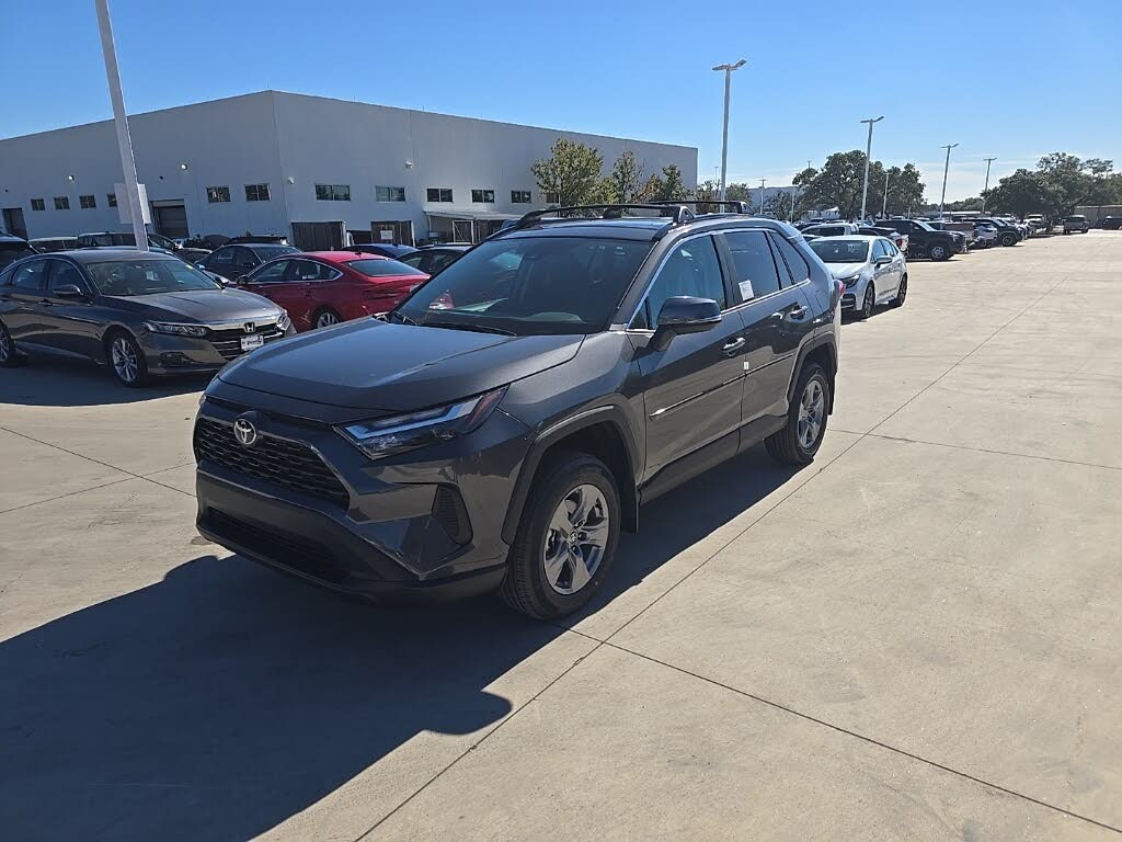 2025 Toyota RAV4 XLE FWD