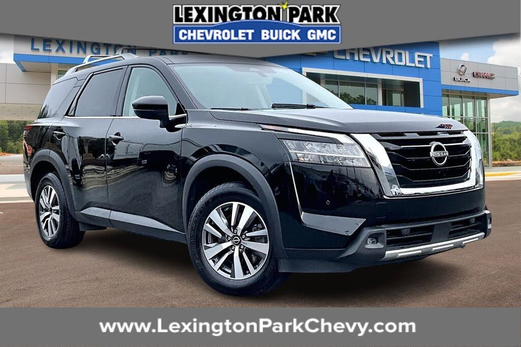 2023 Nissan Pathfinder SL 4WD