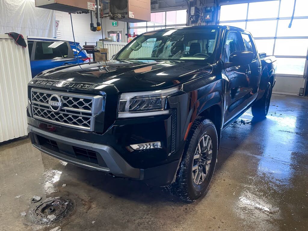Nissan Frontier SV Crew Cab LB 4WD 2024