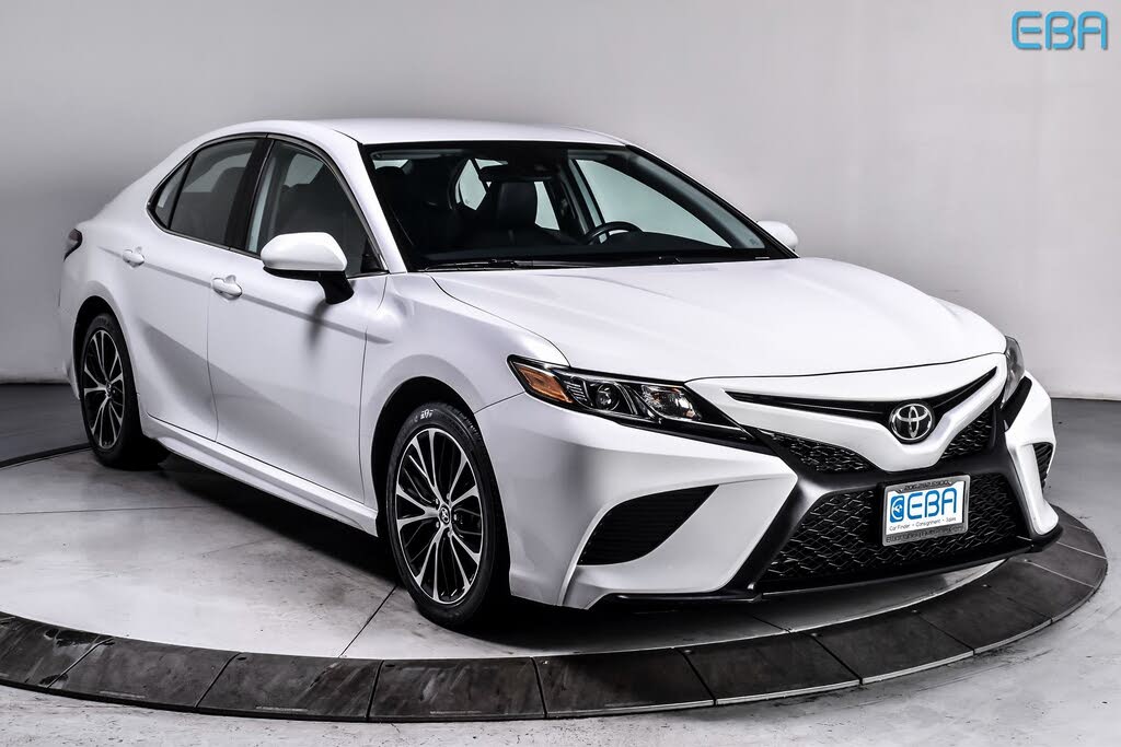 2020 Toyota Camry SE FWD