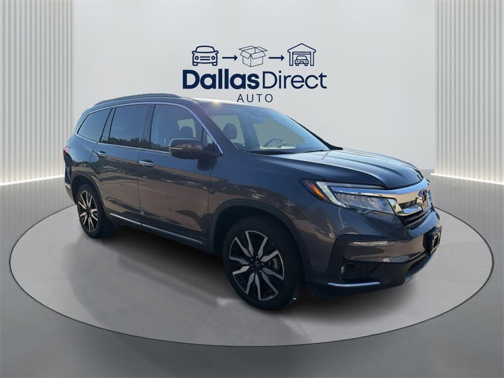 2022 Honda Pilot Touring FWD with Rear Captain's Chairs