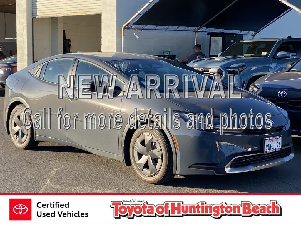 2025 Toyota Prius Plug-In Hybrid SE FWD