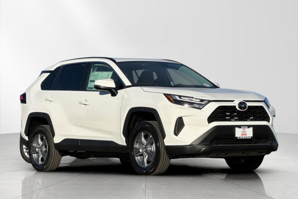2025 Toyota RAV4 XLE FWD