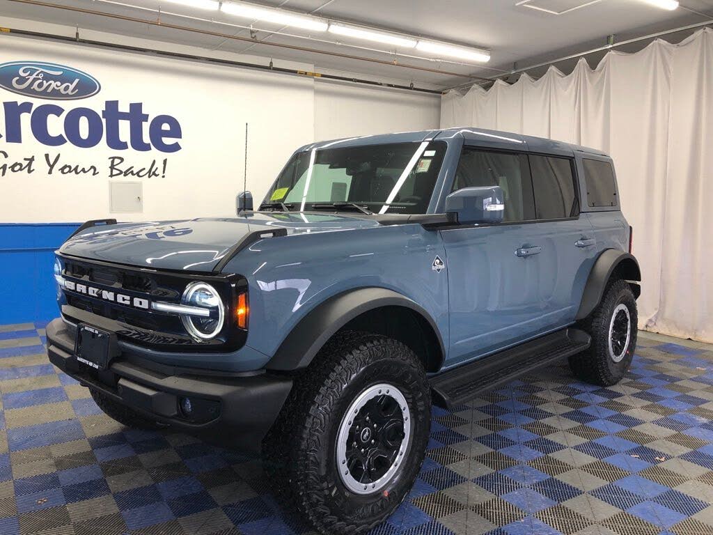 2025 Ford Bronco Outer Banks 4-Door 4WD