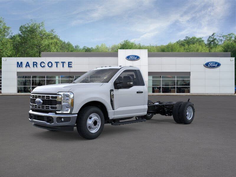 2026 Ford F-350 Super Duty Chassis XL Regular Cab DRW RWD