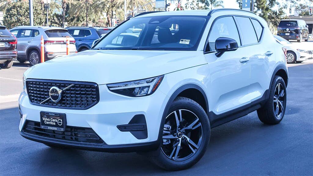 2026 Volvo XC40 B4 Core FWD
